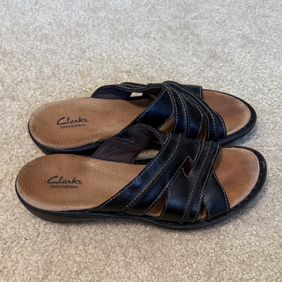Clarks Bendables Slides - Picture 1 of 5